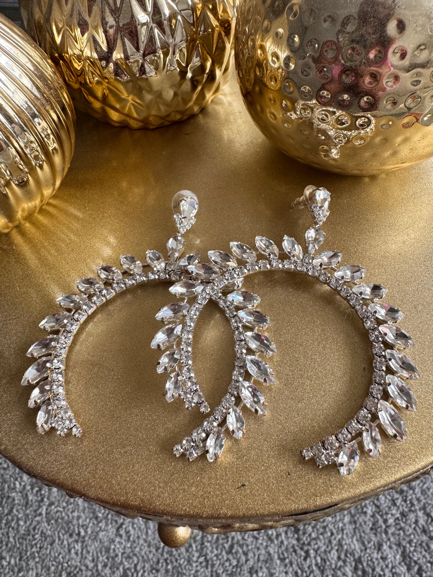 The Luxe Halo Horseshoe Chandelier Earrings